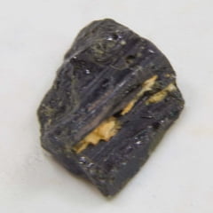 Pedra Epídoto Bruta 1,5×2,5cm