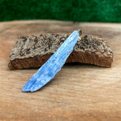 Pingente de Pedra Cianita Azul Bruta Pino - Helena Cristais   