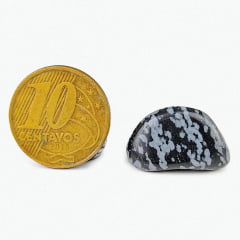Pedra Obsidiana Floco de Neve Rolada 1,5×2,5cm - Helena Cristais  